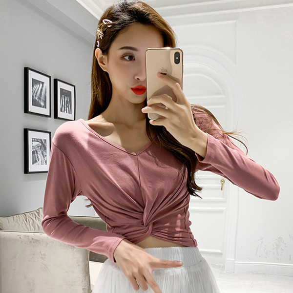 Aktuális női blúz több színben V-nyakkal