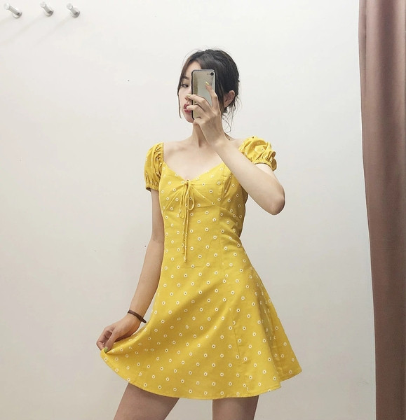 Rochie de dama model nou cu puncte in galben