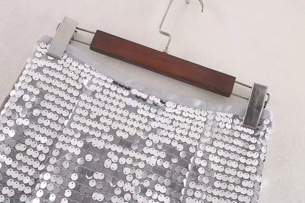 Fusta dama model nou cu paiete