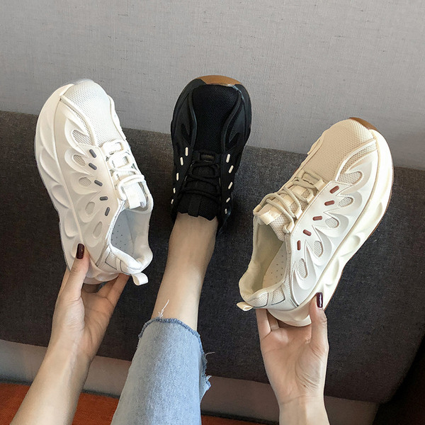 Alkalmi női tornacipő fekete, fehér és bézs színben