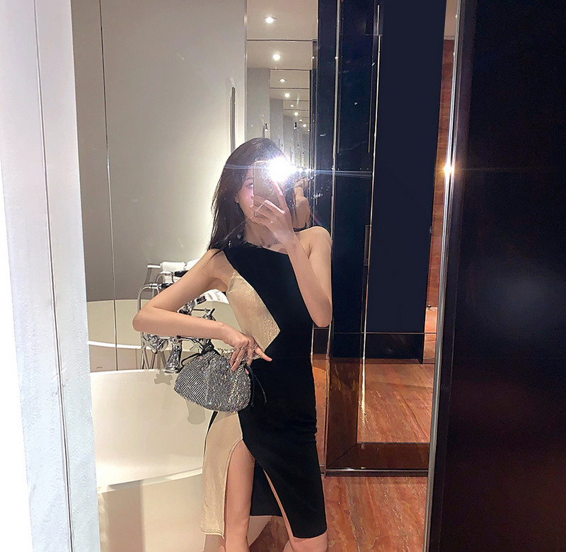 Modern női ruha hasítékkal