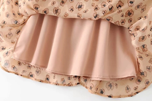 Rochie elegantă de damă, cu decolteu în V și model