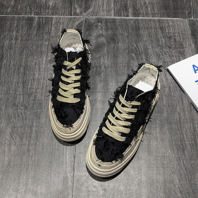 Adidasi moderni de dama cu talpa aspra in alb-negru