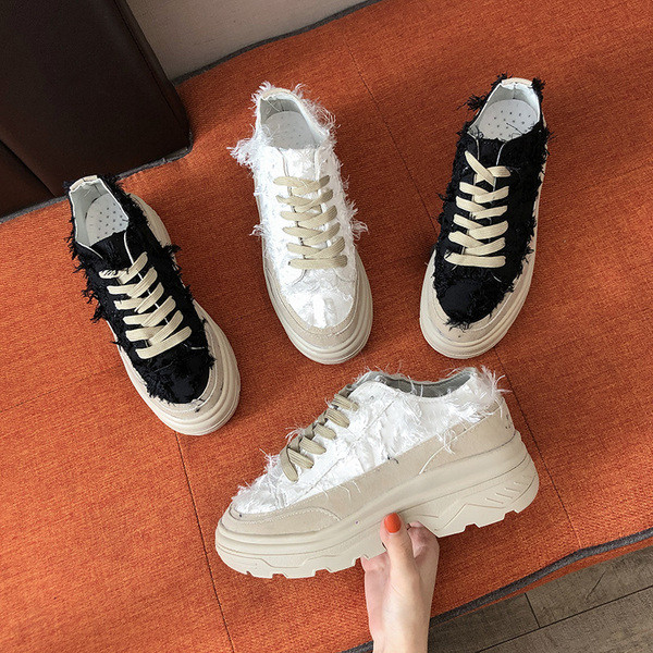 Adidasi moderni de dama cu talpa aspra in alb-negru