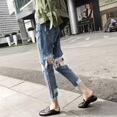 Blugi de dama moderni cu motive rupte