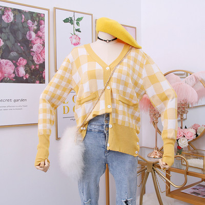 Vesta de dama in carouri actuala cu nasturi