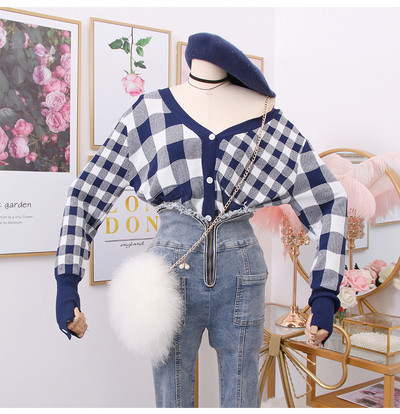 Vesta de dama in carouri actuala cu nasturi