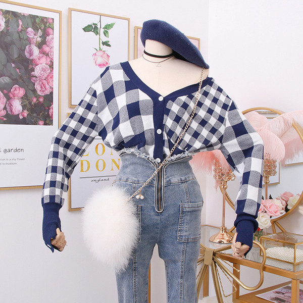 Vesta de dama in carouri actuala cu nasturi