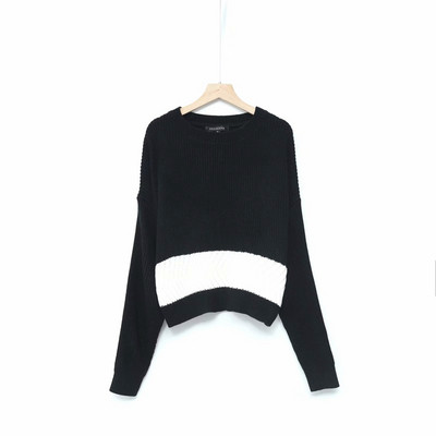 Vékony kötésből és ovális nyakkivágásból készült női pulóver - két színben