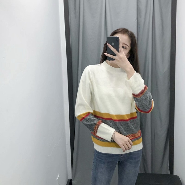 Pulover de dama cu decolteu oval