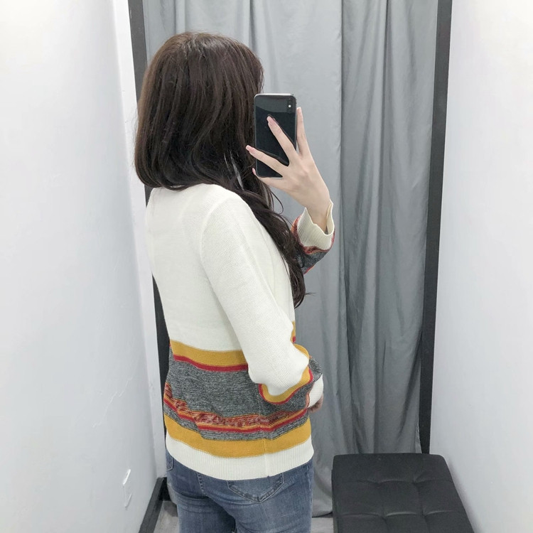 Pulover de dama cu decolteu oval