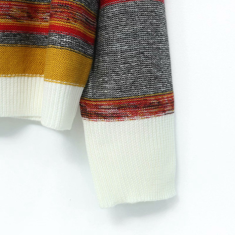 Pulover de dama cu decolteu oval