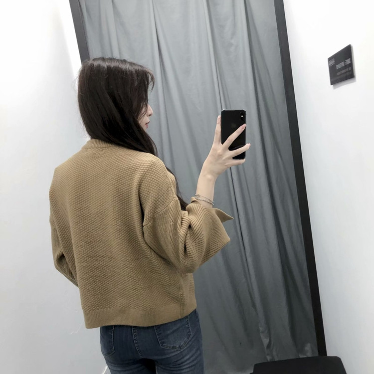 Pulover de dama cu fanta pe maneci de culoare maro