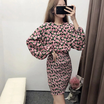 Modern női ruha virágos motívumokkal, hosszú ujjal