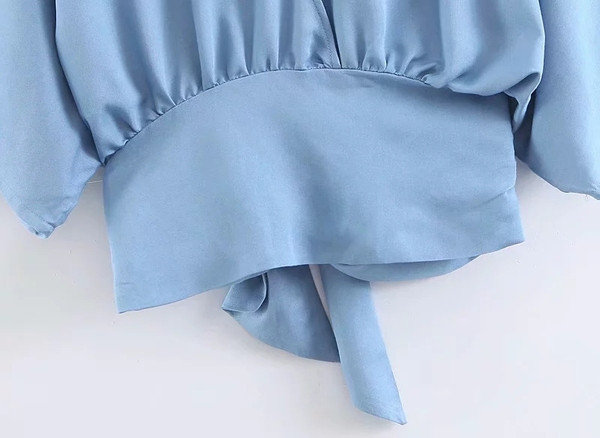 Bluză de damă în albastru cu mâneci largi