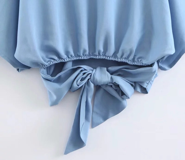 Bluză de damă în albastru cu mâneci largi