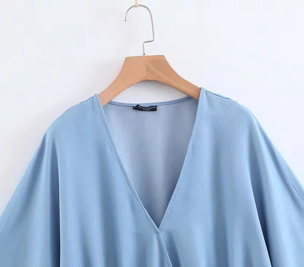 Bluză de damă în albastru cu mâneci largi