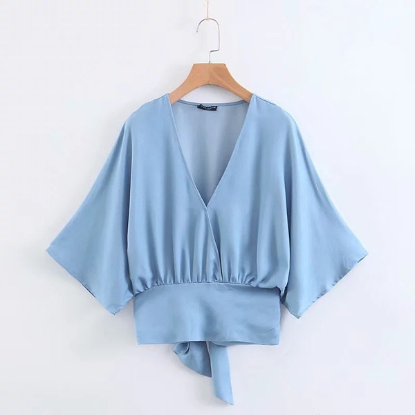 Bluză de damă în albastru cu mâneci largi