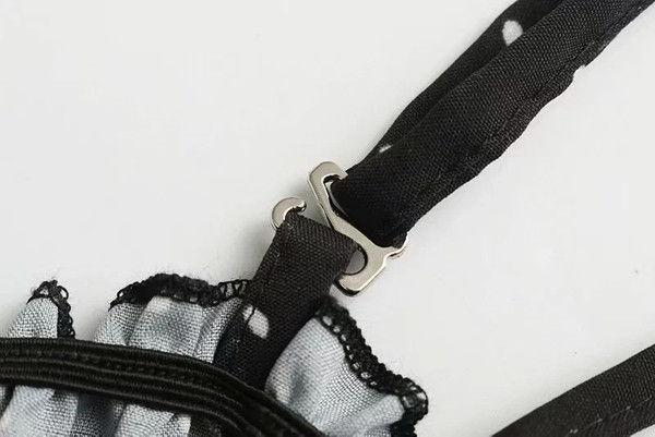 Női pöttyös felső csipkével, fekete-fehér színben