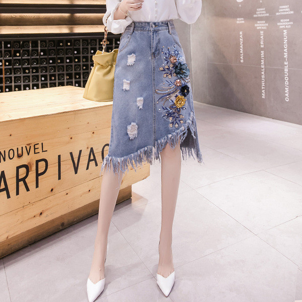 Fusta de dama eleganta cu perle si elemente 3D