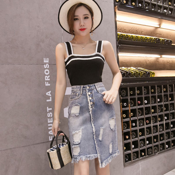 Fusta de dama cu nasturi si motive rupte