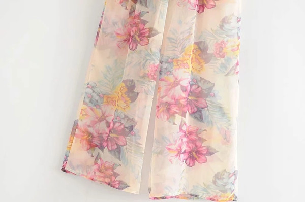 Модерен дамски панталон - широк модел с флорални мотиви