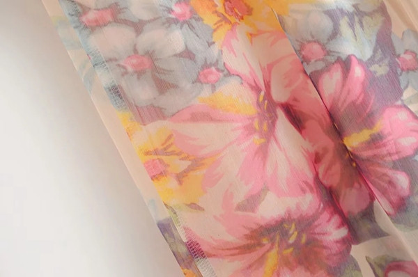 Модерен дамски панталон - широк модел с флорални мотиви