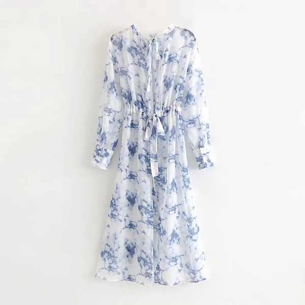 Aktuális női ruha O-nyakkivágással és övvel