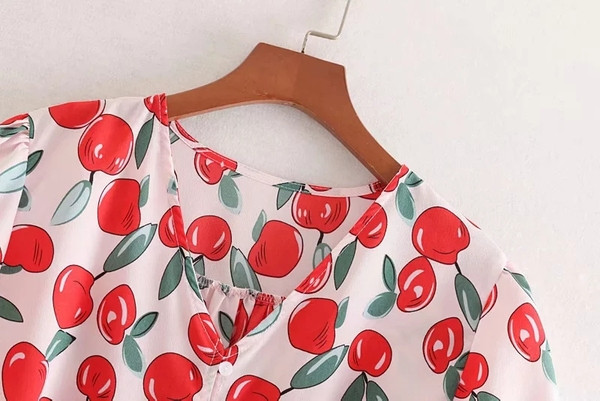 Modern női blúz színes elemmel