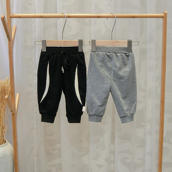 Pantaloni moderni pentru copii pentru baieti in negru si gri