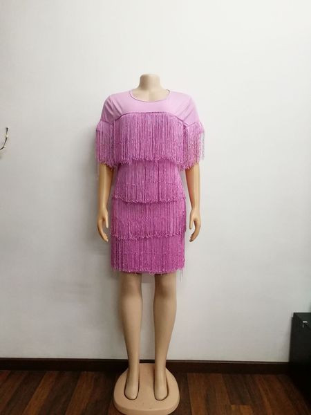 Rochie elegantă de damă cu mâneci scurte și franjuri în culoarea roz