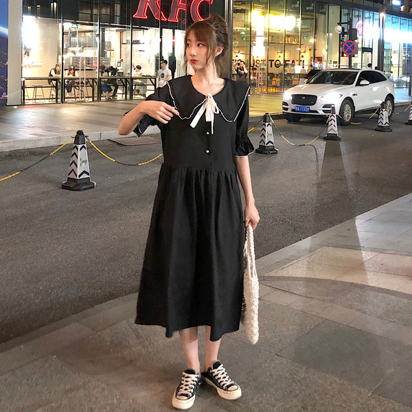 Alkalmi női ruha fekete színben - szabású modell