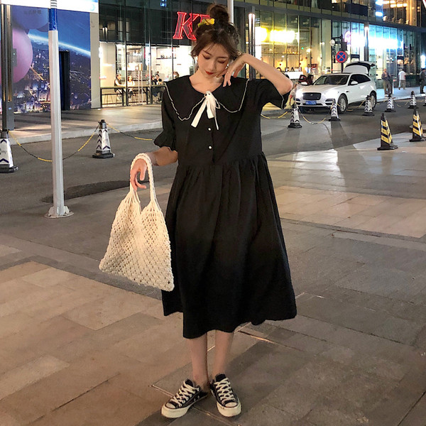 Alkalmi női ruha fekete színben - szabású modell