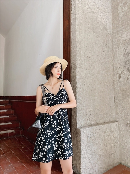 Rochie scurta de dama cu bretele subtiri cu puncte negre