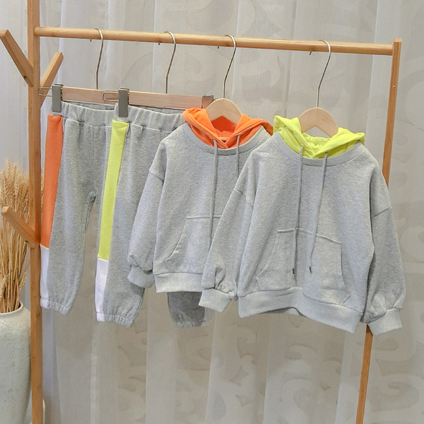 Спортен детски комплект от две части блуза + панталон в два цвята
