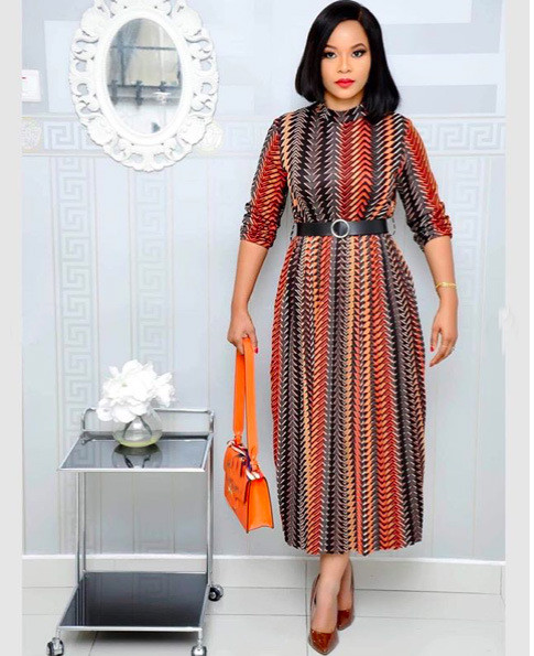 Rochie lungă de damă modernă, cu mâneci lungi și decolteu O