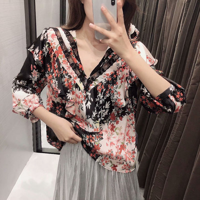 Női blúz V-nyakkal és 7/8-as ujjakkal