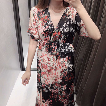 Rochie de damă cu decolteu în V adânc și mâneci 3/4