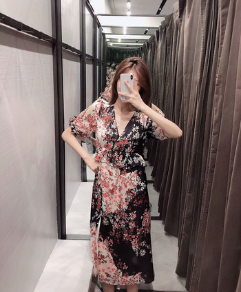 Rochie de damă cu decolteu în V adânc și mâneci 3/4