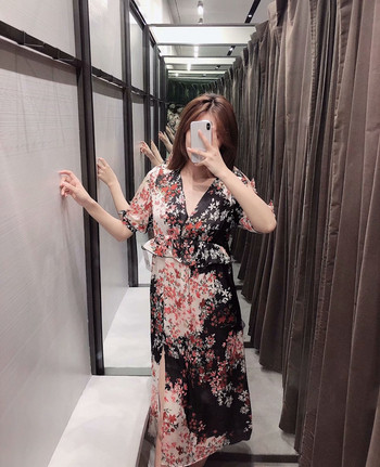 Rochie de damă cu decolteu în V adânc și mâneci 3/4