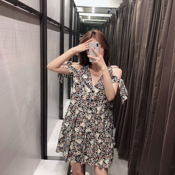 Virágmintás, csupasz vállú női ruha