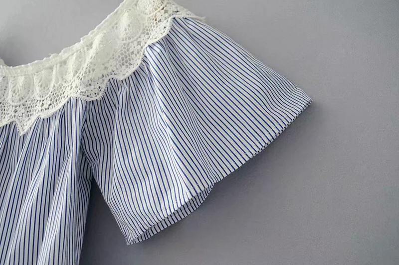 Bluza de dama cu element - dantela de culoare albastra