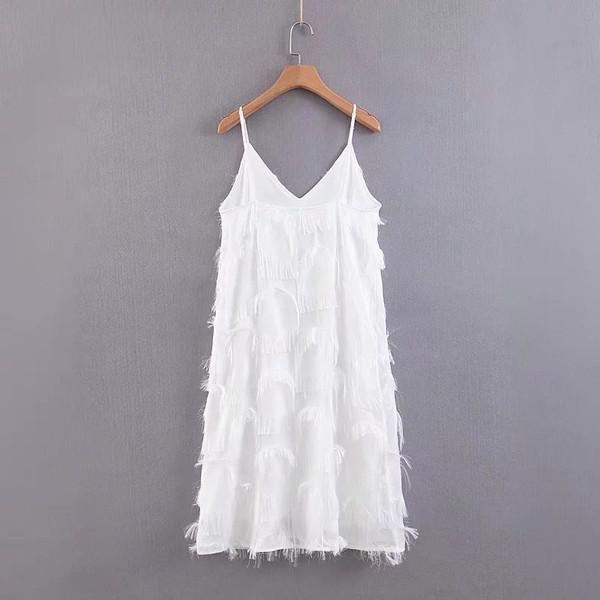 Stílusos női ruha vékony fehér pántokkal