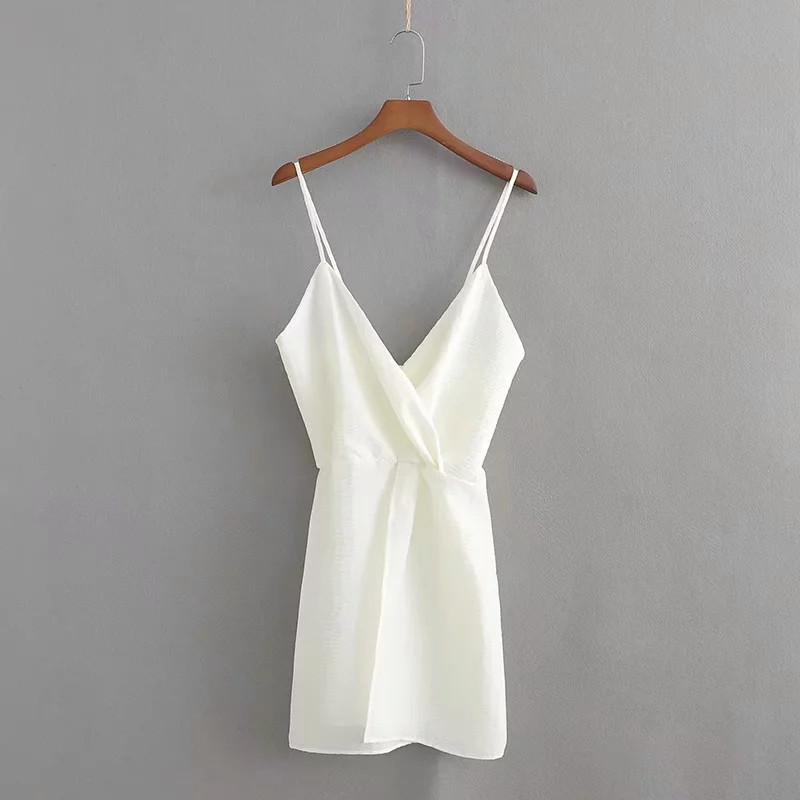 Rochie actuală de damă cu decolteu în V și bretele subțiri în alb