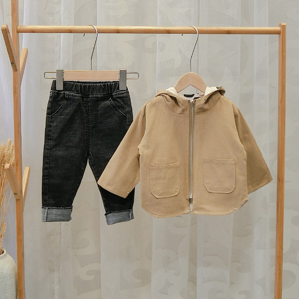 Modern, kétsoros gyerekkabát fiúknak