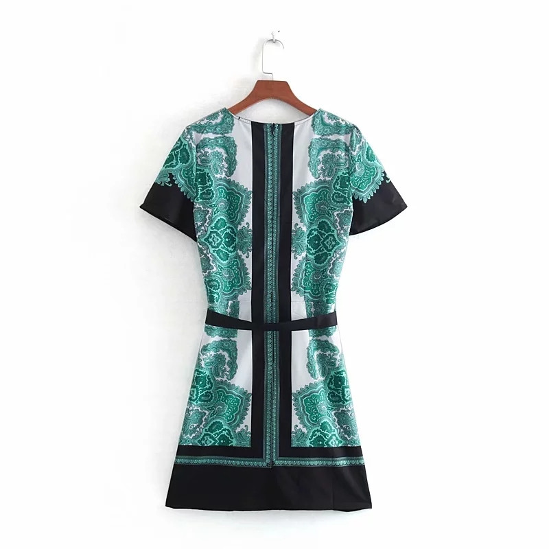 Rochie de dama cu maneca scurta si aplicatie colorata