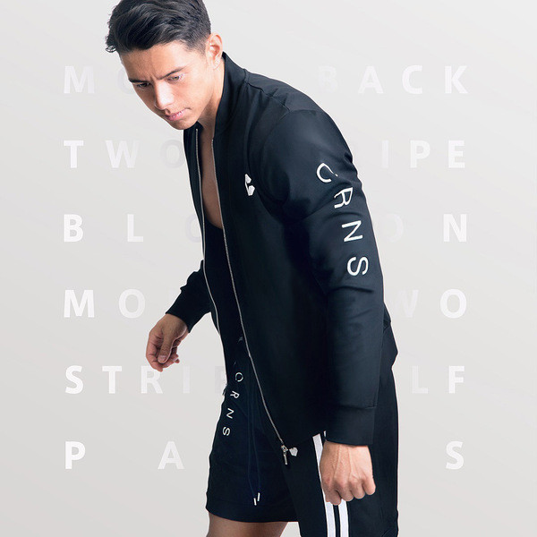 Őszi férfi kabát O-alakú gallérral, fekete és kék színben