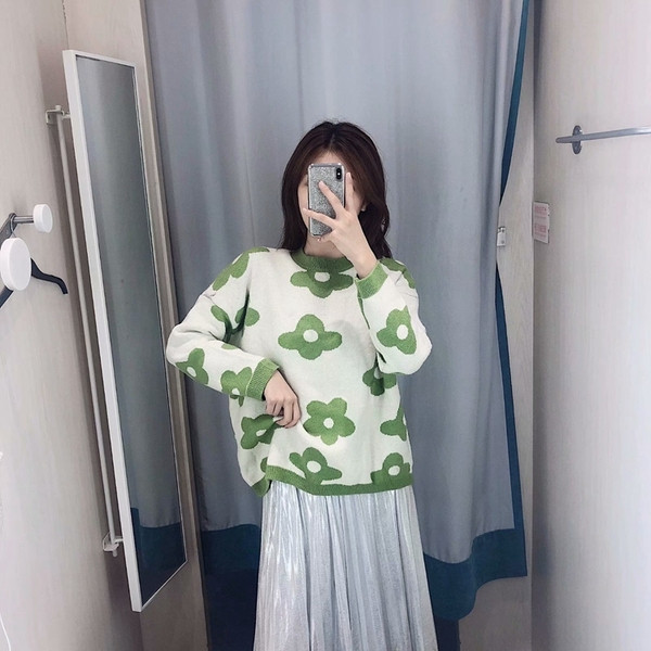 Pulover de dama in trei culori cu aplicatie - floare