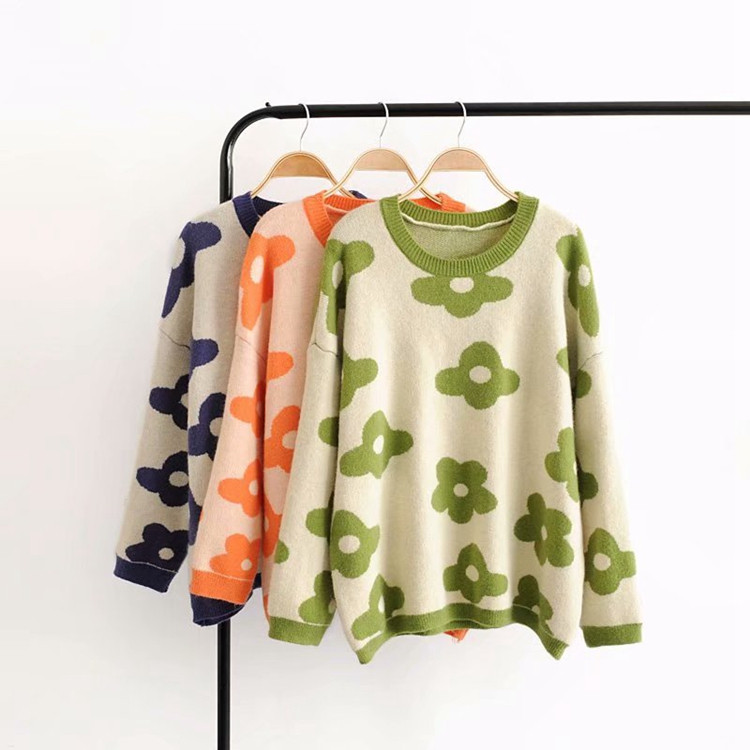 Pulover de dama in trei culori cu aplicatie - floare