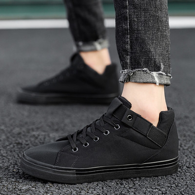 Tenisi moderni pentru bărbați în alb și negru - cu talpă plată